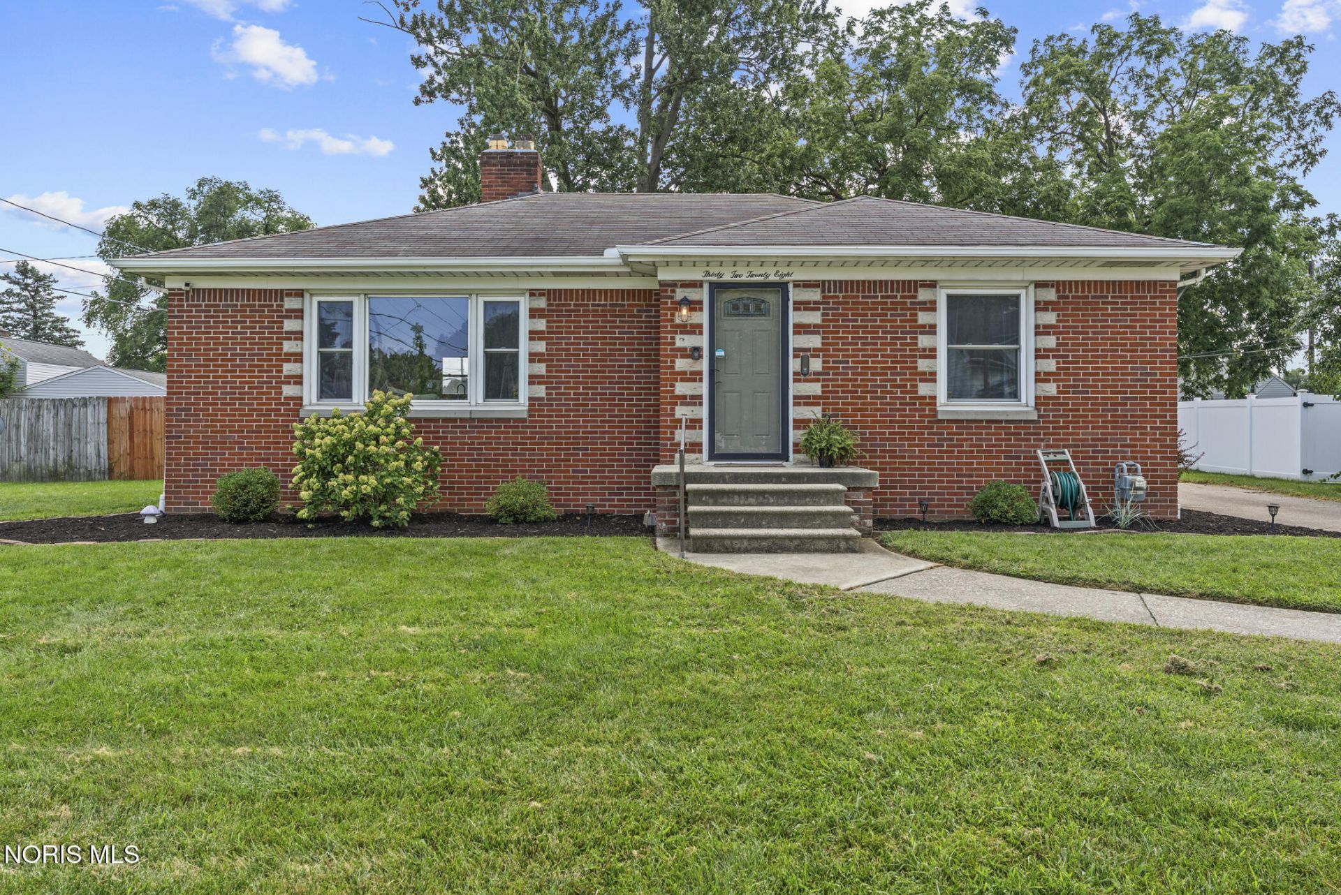 3228 Rocksberry Avenue, Toledo, OH 43614 Main Photo