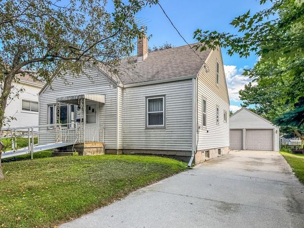 1109 Flambeau STREET, Manitowoc, WI 54220