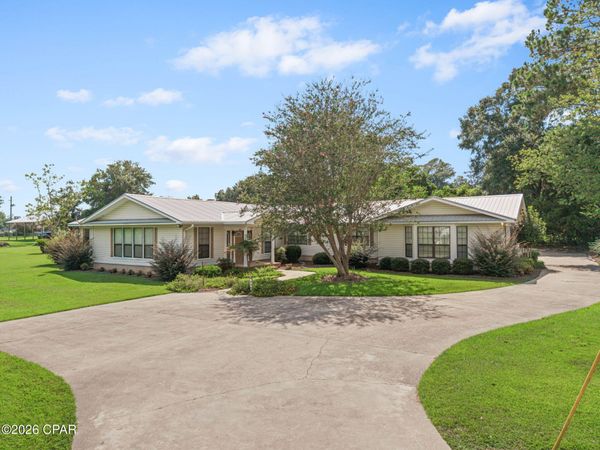 620 4th Street , Chipley, FL 32428