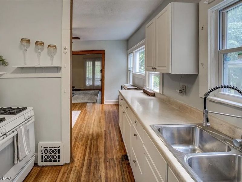 2245 Bellfield Avenue, Unit 1, Cleveland Heights, OH 44106 Photo 5