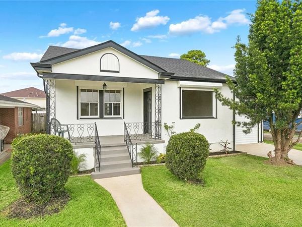 526 BELLANGER Street , Harvey, LA 70058