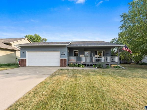 1201 E 68th St N N, Sioux Falls, SD 57104