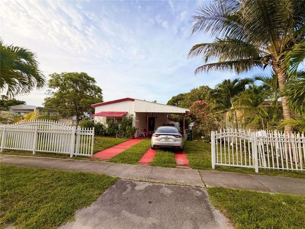 1440 NE 136th St , North Miami, FL 33161