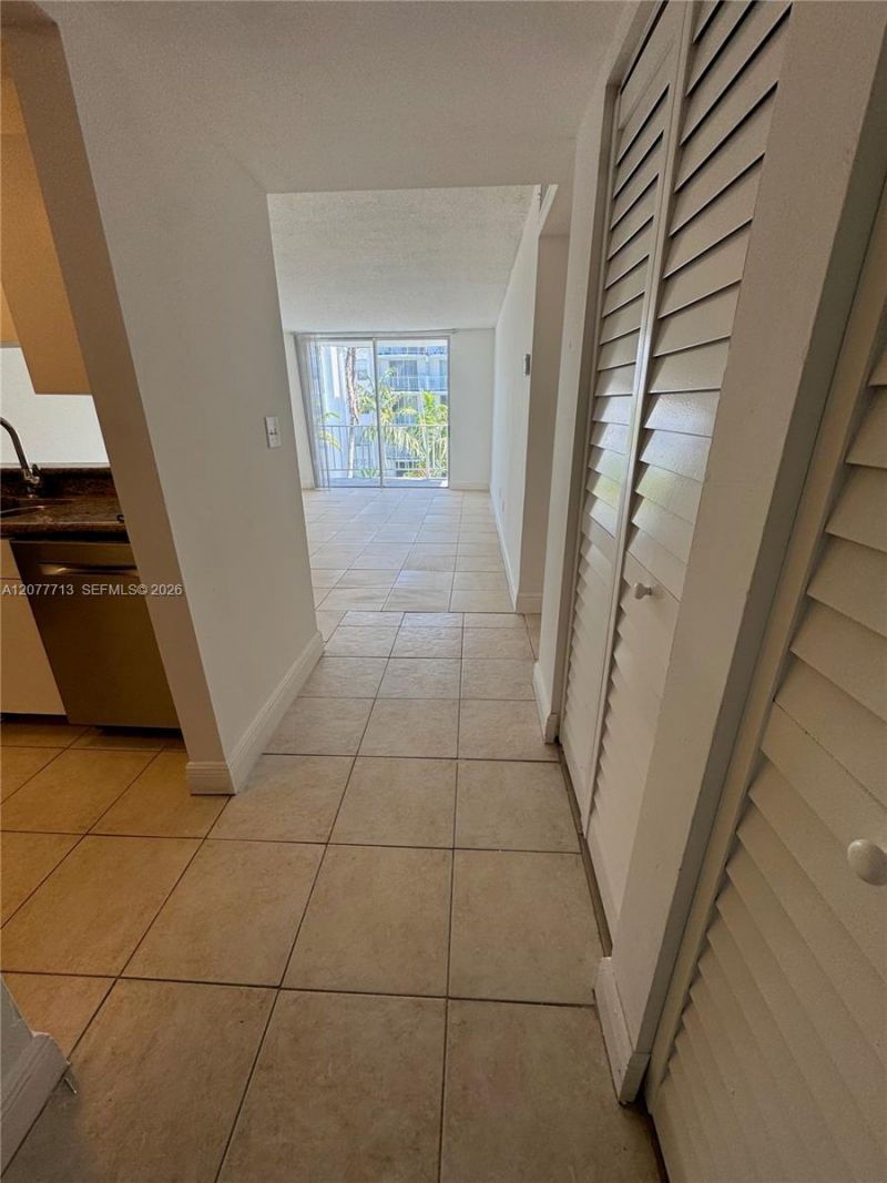 488 NW 165th St Rd, Unit B-412, Miami, FL 33169 Photo