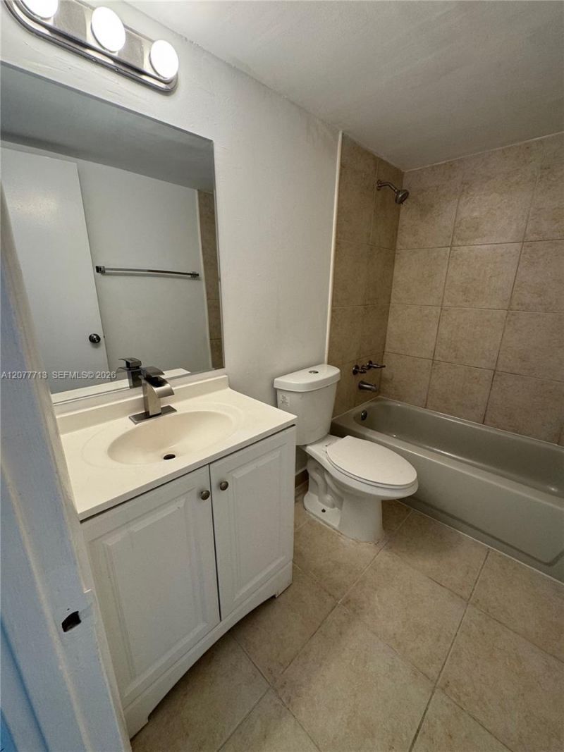 488 NW 165th St Rd, Unit B-412, Miami, FL 33169 Photo