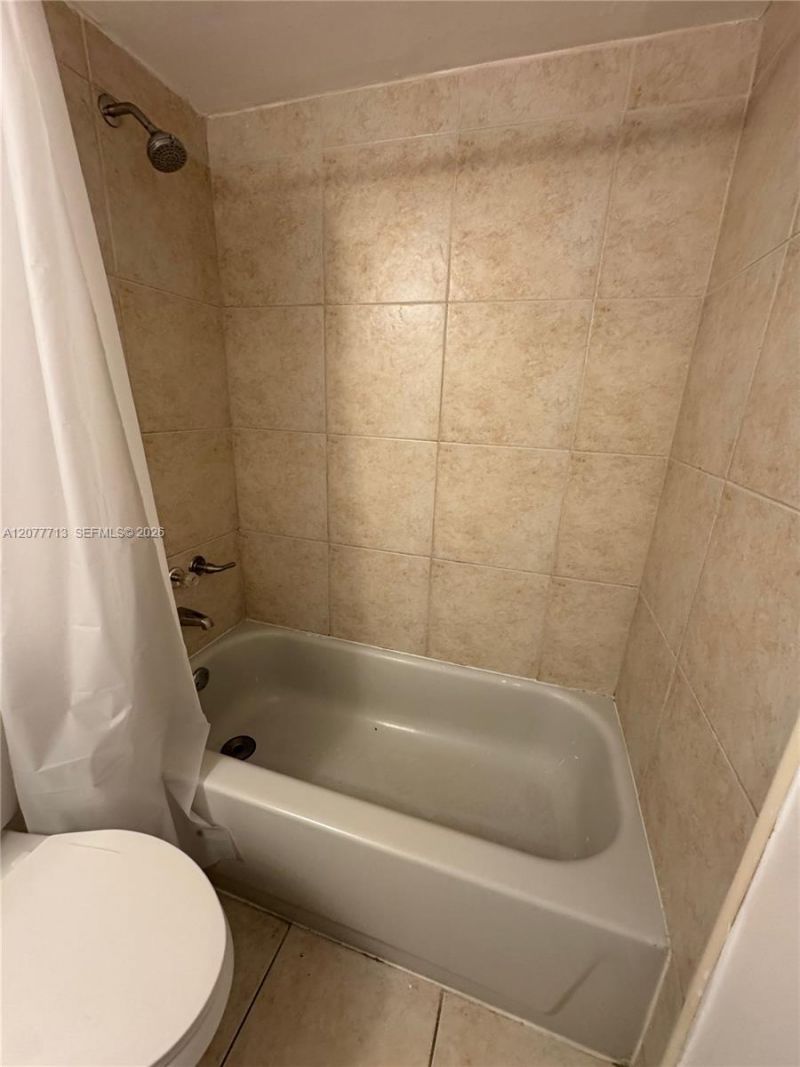488 NW 165th St Rd, Unit B-412, Miami, FL 33169 Photo