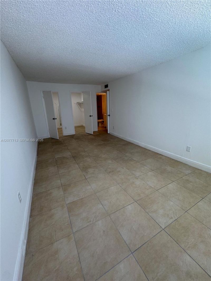 488 NW 165th St Rd, Unit B-412, Miami, FL 33169 Photo