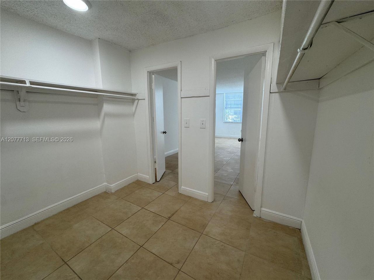 488 NW 165th St Rd, Unit B-412, Miami, FL 33169 Photo