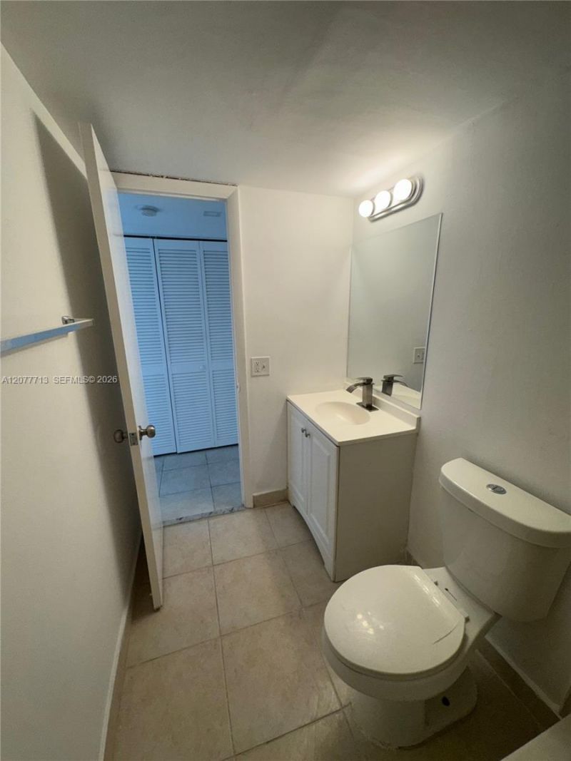 488 NW 165th St Rd, Unit B-412, Miami, FL 33169 Photo
