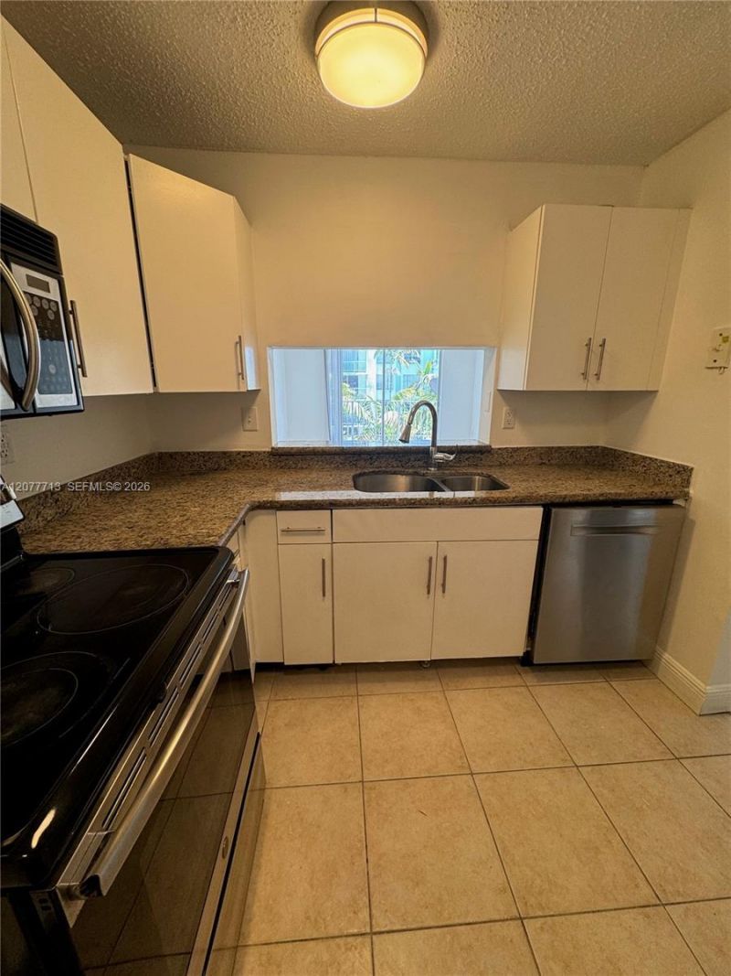 488 NW 165th St Rd, Unit B-412, Miami, FL 33169 Photo