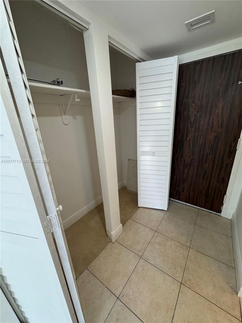 488 NW 165th St Rd, Unit B-412, Miami, FL 33169 Photo