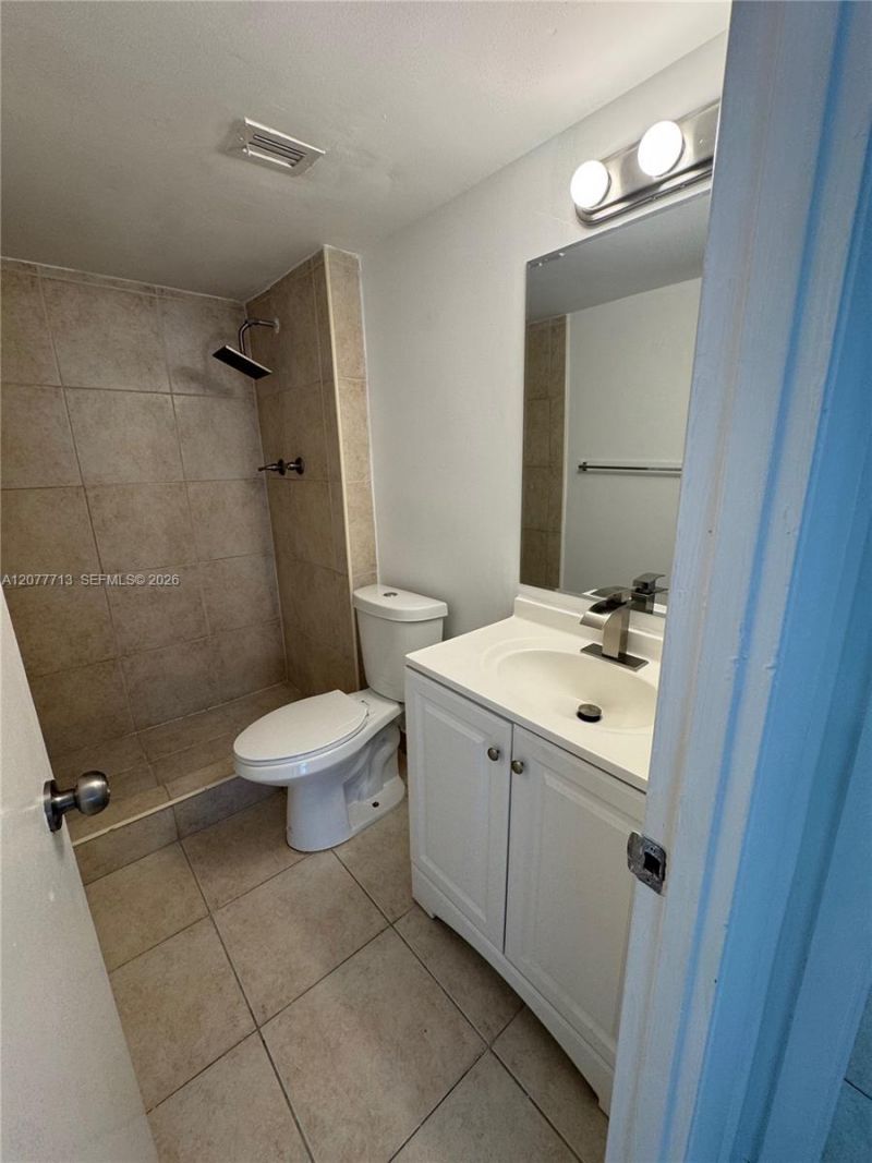488 NW 165th St Rd, Unit B-412, Miami, FL 33169 Photo