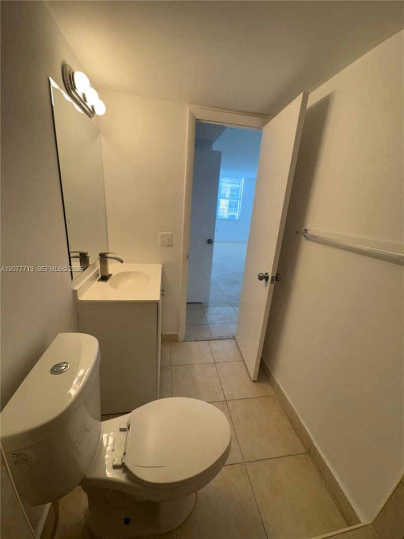 488 NW 165th St Rd, Unit B-412, Miami, FL 33169 Photo