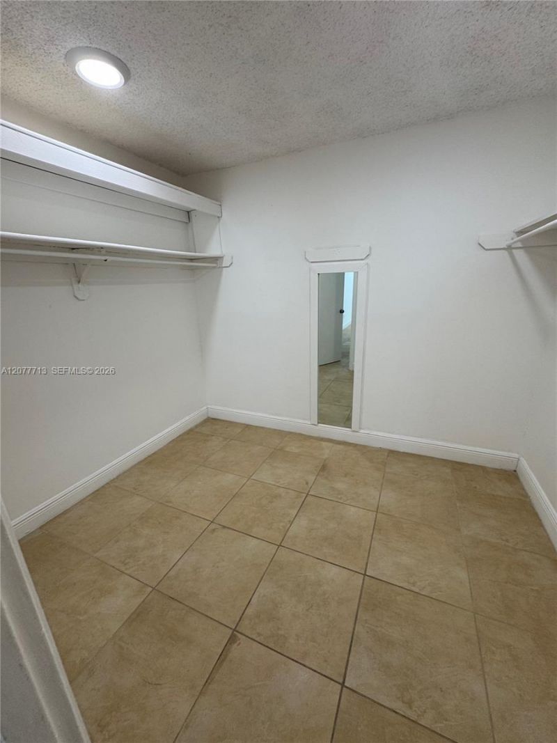 488 NW 165th St Rd, Unit B-412, Miami, FL 33169 Photo