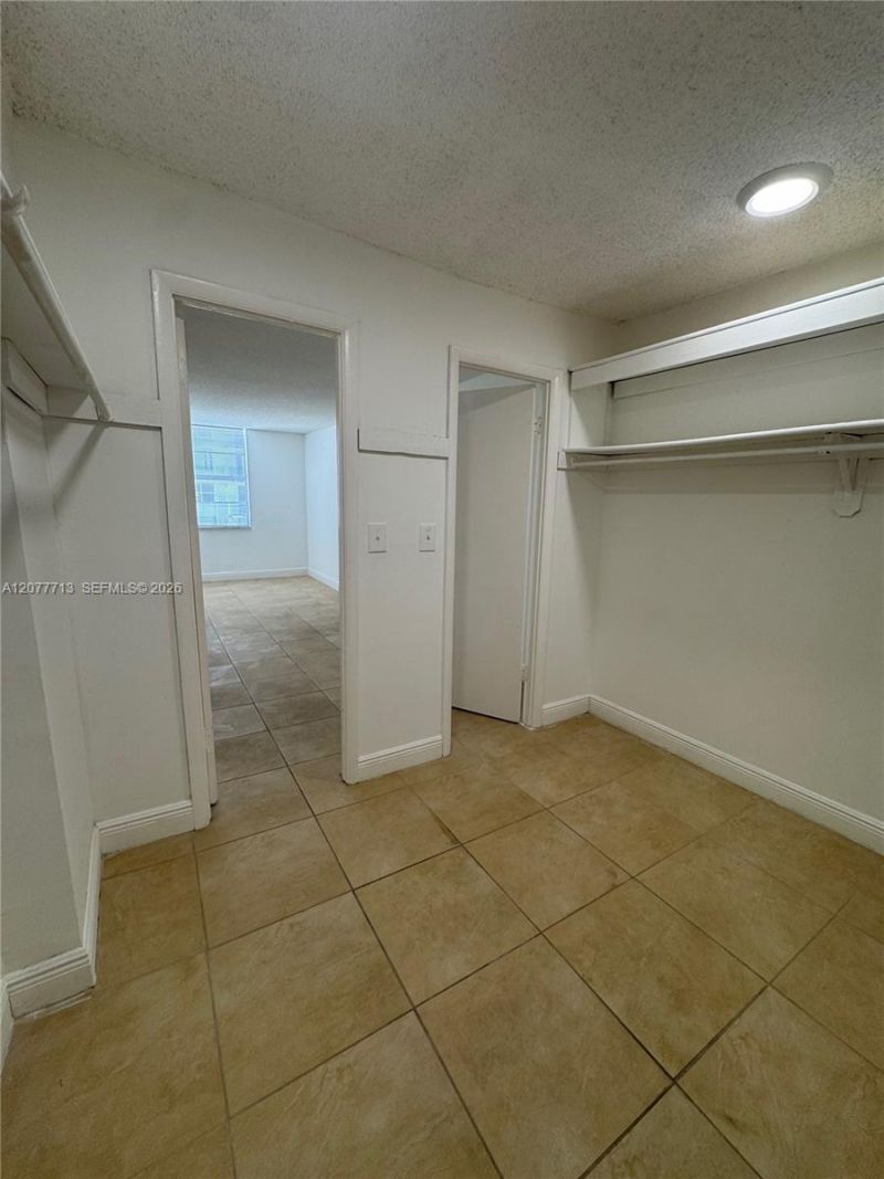 488 NW 165th St Rd, Unit B-412, Miami, FL 33169 Photo