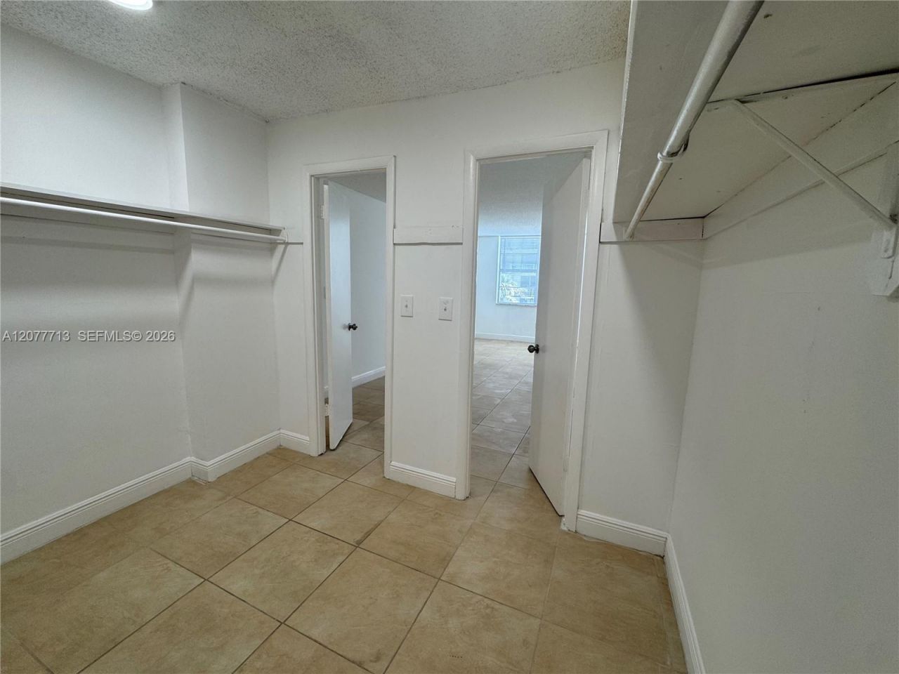 488 NW 165th St Rd, Unit B-412, Miami, FL 33169 Photo