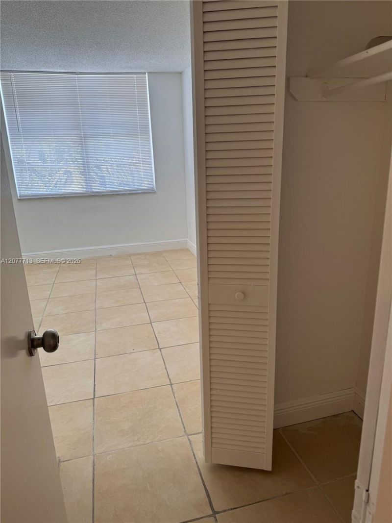 488 NW 165th St Rd, Unit B-412, Miami, FL 33169 Photo