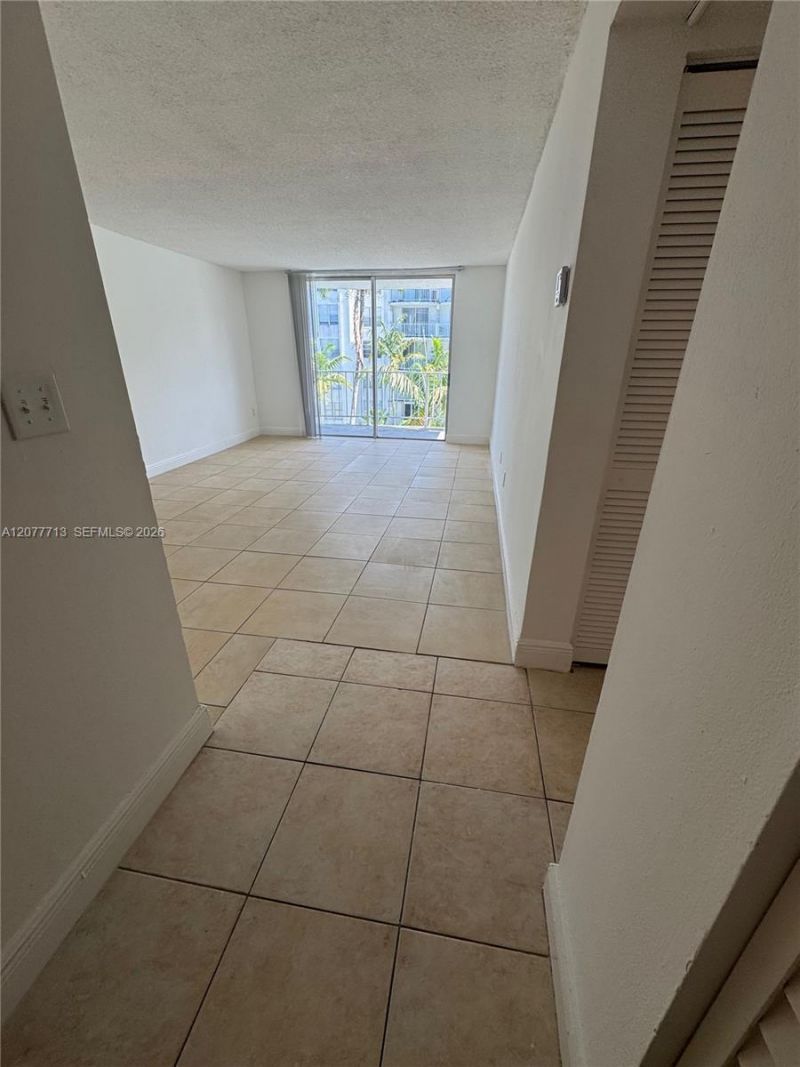 488 NW 165th St Rd, Unit B-412, Miami, FL 33169 Photo