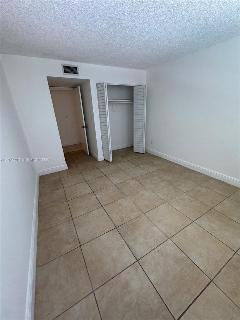 488 NW 165th St Rd, Unit B-412, Miami, FL 33169 Photo