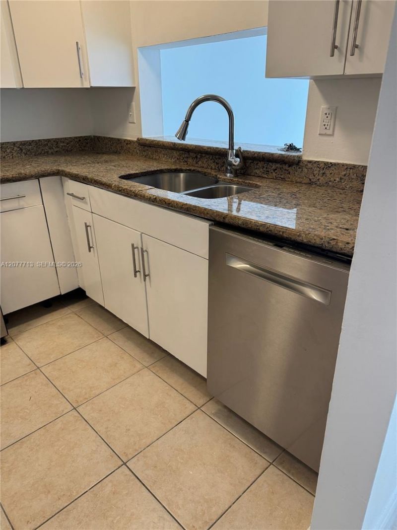488 NW 165th St Rd, Unit B-412, Miami, FL 33169 Photo