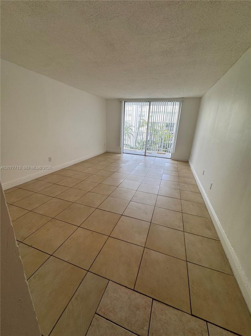 488 NW 165th St Rd, Unit B-412, Miami, FL 33169 Photo