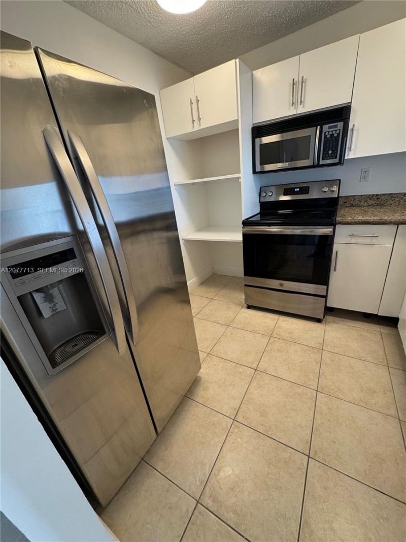 488 NW 165th St Rd, Unit B-412, Miami, FL 33169 Photo