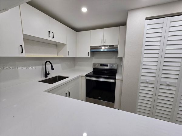 17120 SW 94th Ave, Unit 404, Palmetto Bay, FL 33157