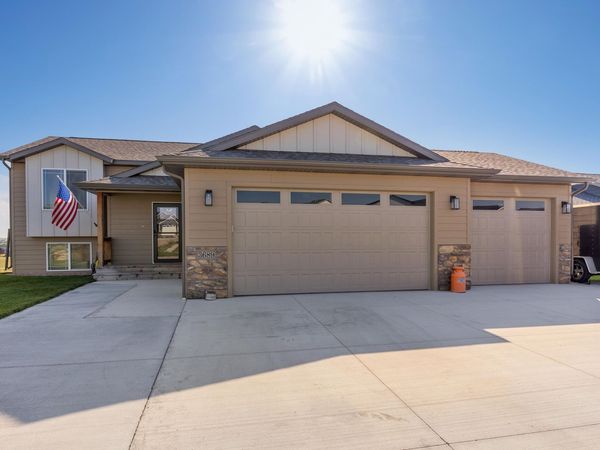 3689 BLACKPOWDER RD, Rapid City, SD 57703