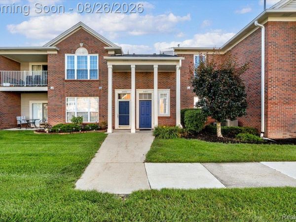 51677 Hale Lane, Unit 122, Chesterfield Township, Mi 48051