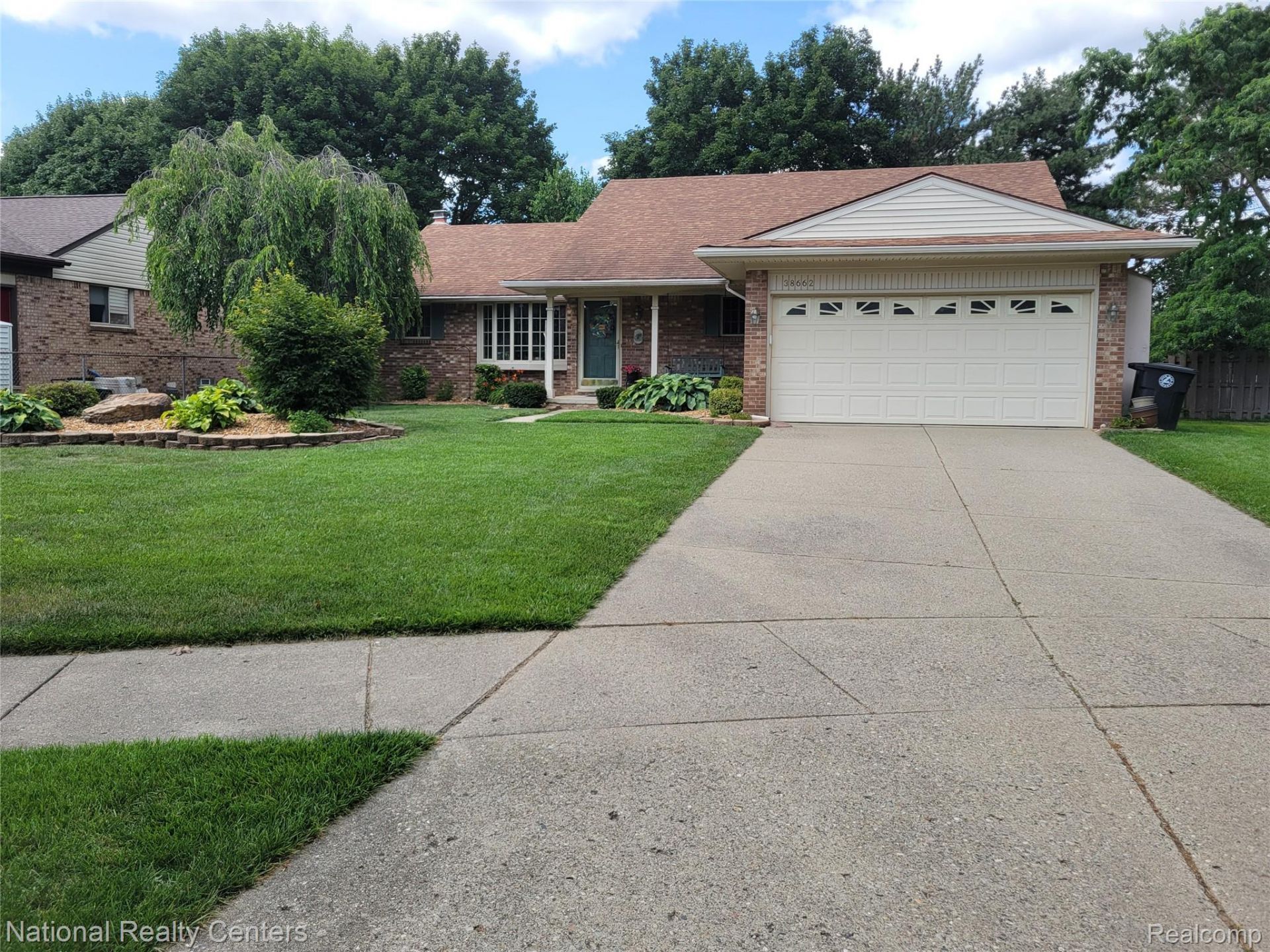 38662 Meeting House Lane, Livonia, Mi 48154 Main Photo