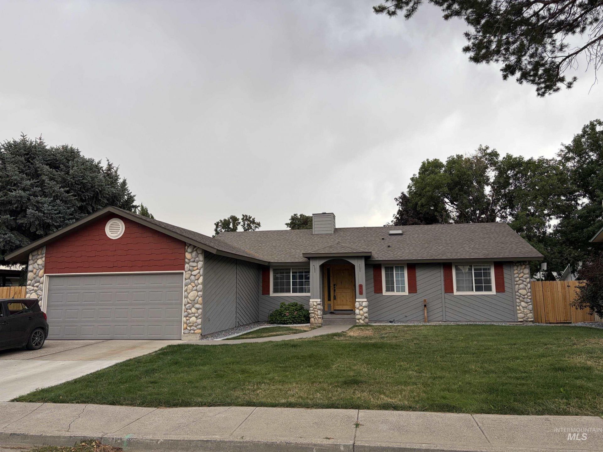 875 Terrell Dr, Mountain Home, ID 83647 Main Photo