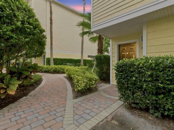 9801 MEADOW FIELD CIRCLE, TAMPA, FL 33626