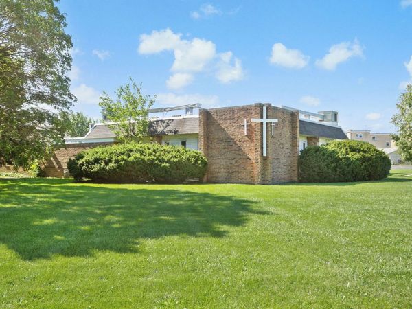 800 Beau Drive , Des Plaines, IL 60016