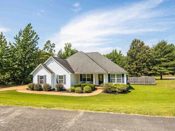 405 PERSIMMON LN, Lexington, TN 38351