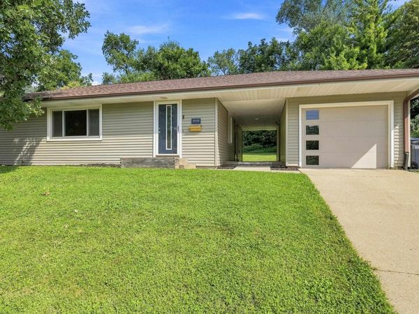 989 Tressa Street, Dubuque, IA 52003