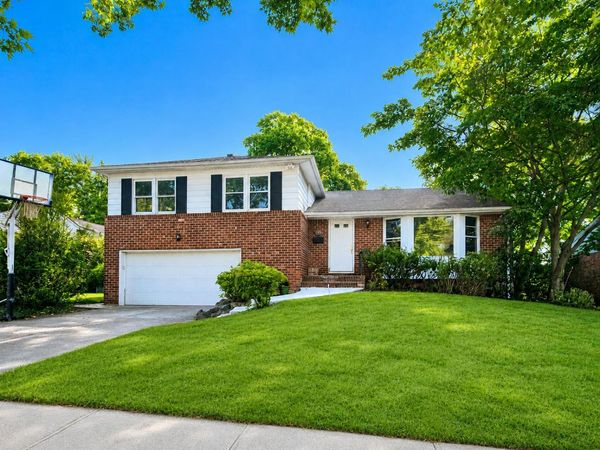 64 Morewood Oaks, Port Washington, NY 11050