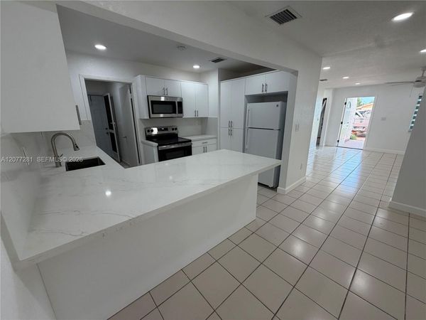 9986 SW 2nd St , Miami, FL 33174