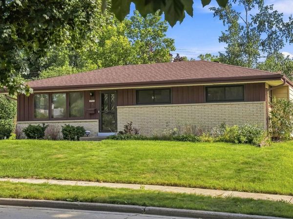 10923 W Cameron AVENUE, Milwaukee, WI 53225