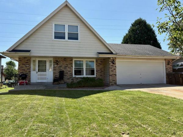 4449 W Tesch AVENUE, Greenfield, WI 53220