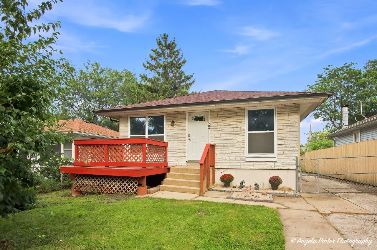 1509 Elm Avenue, Round Lake Beach, IL 60073 Main Photo