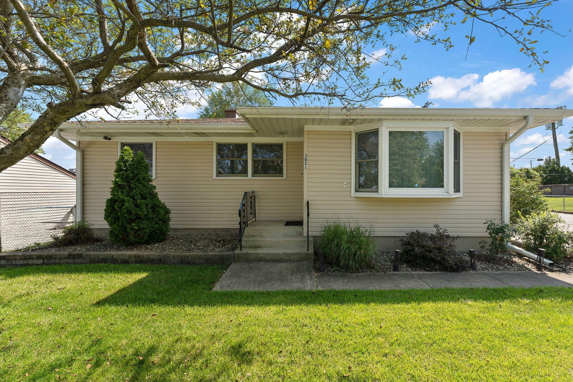 3821 W 80th Avenue, Merrillville, IN 46410 Main Photo