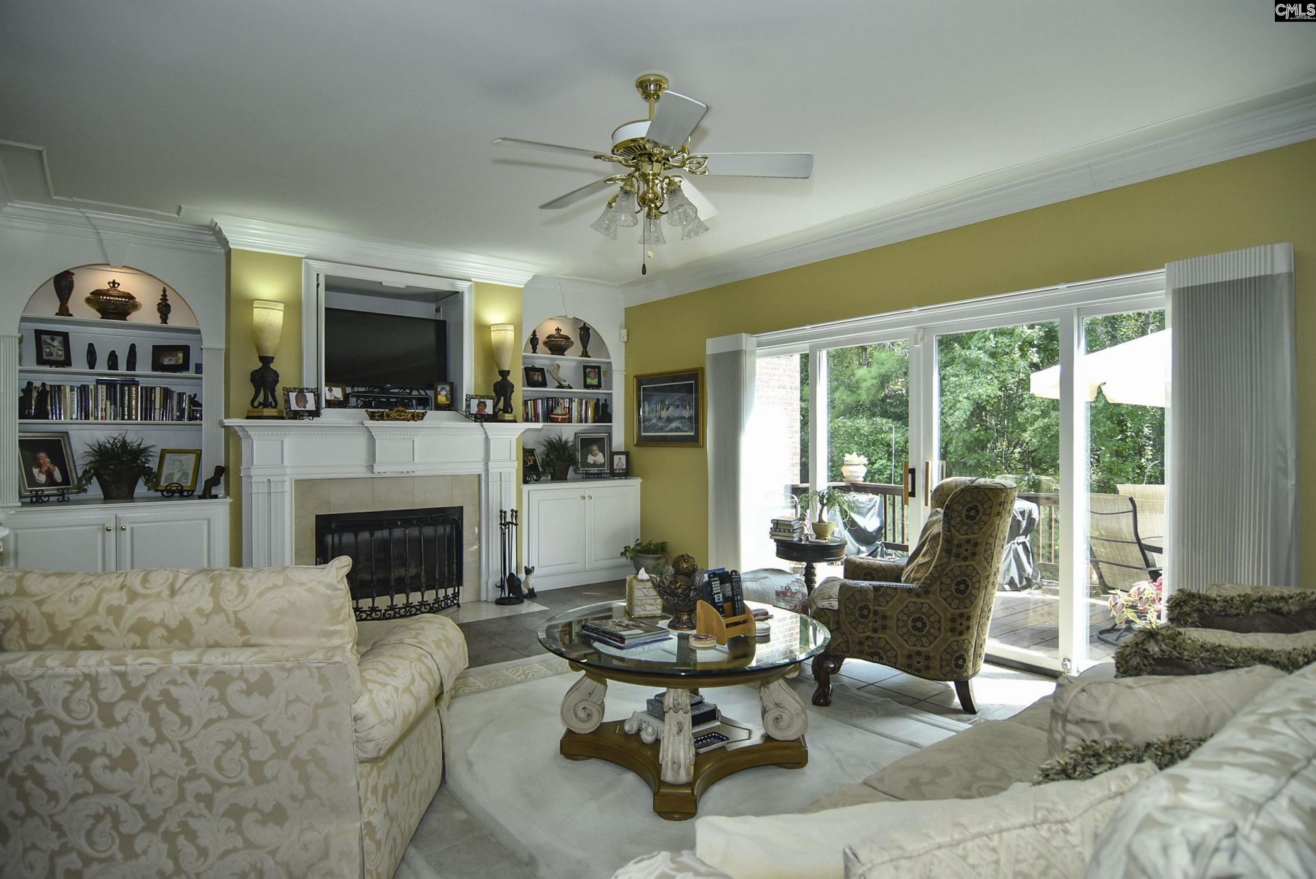 568 Charles Court  Photo 11