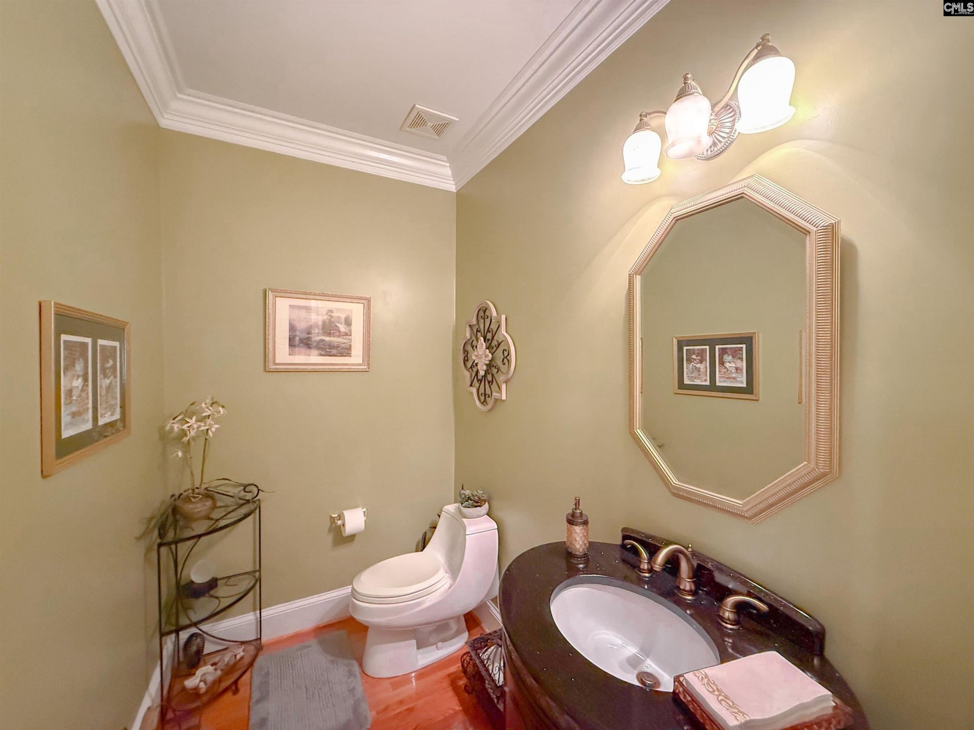 568 Charles Court  Photo 25