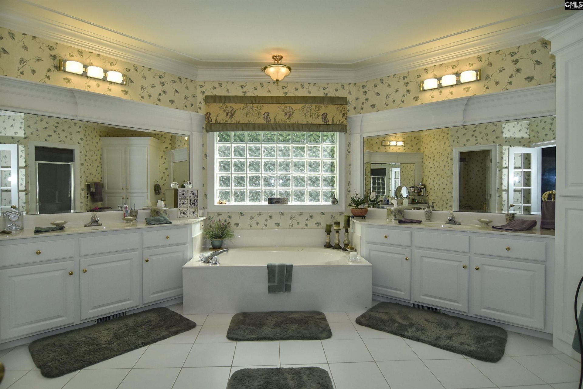568 Charles Court  Photo 29