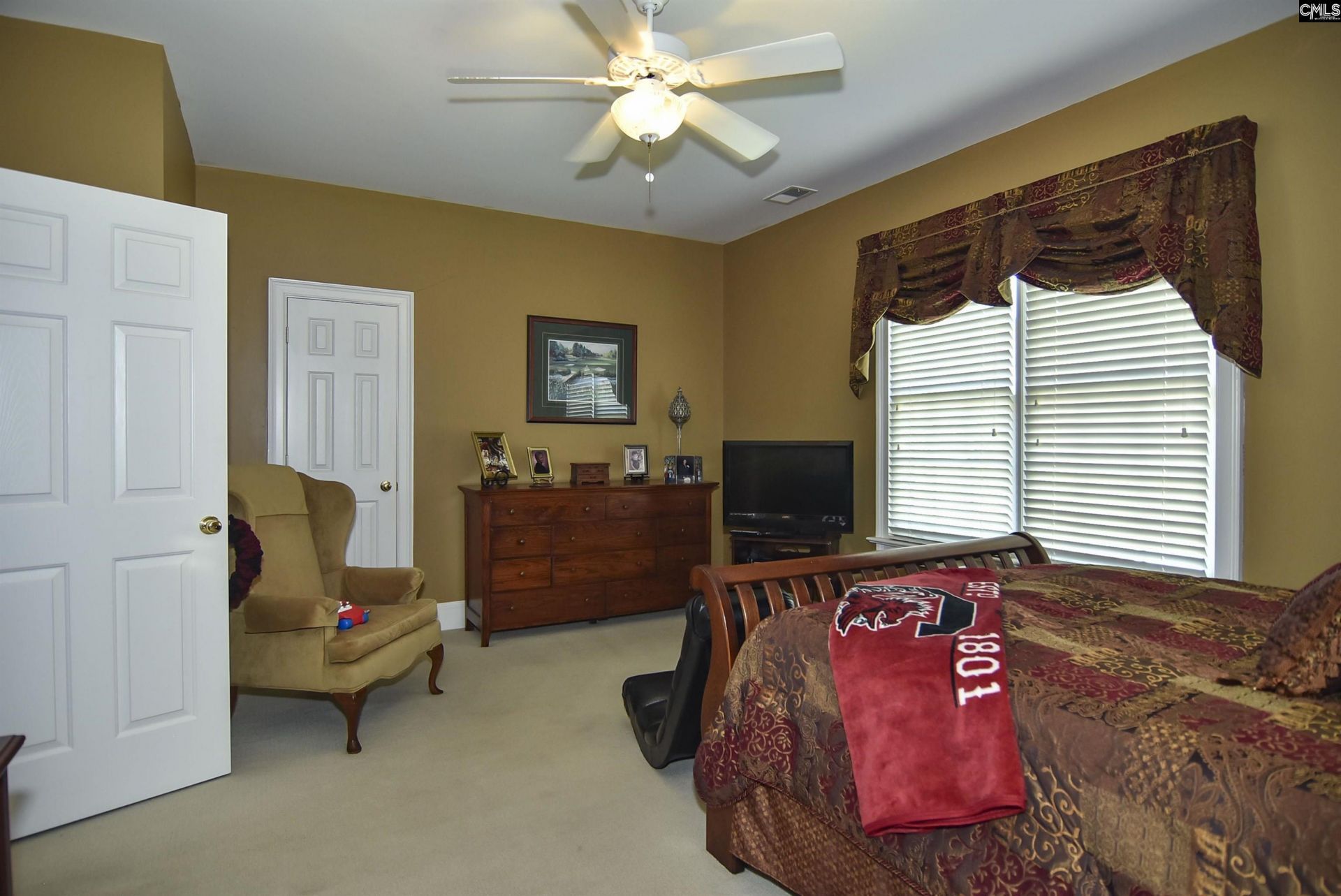 568 Charles Court  Photo 34