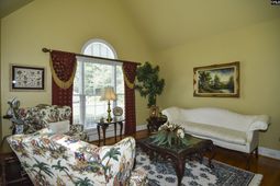568 Charles Court  photo 4