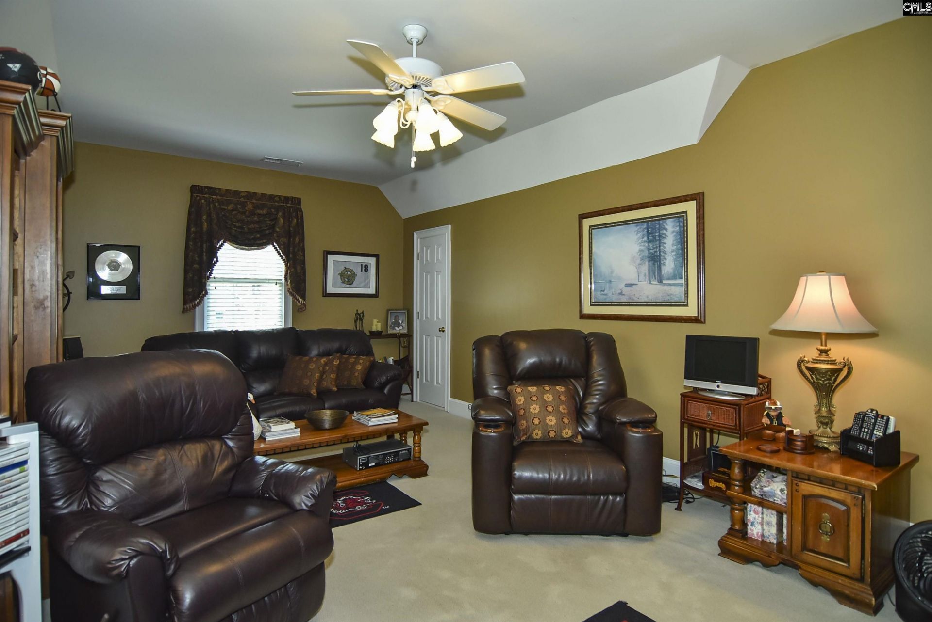 568 Charles Court  Photo 45