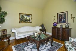 568 Charles Court  photo 4
