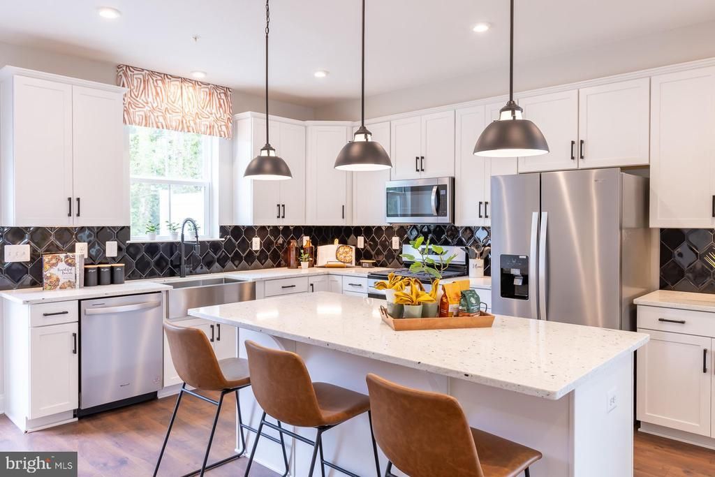 645 EASTLAND ROW , MILLERSVILLE, MD 21108