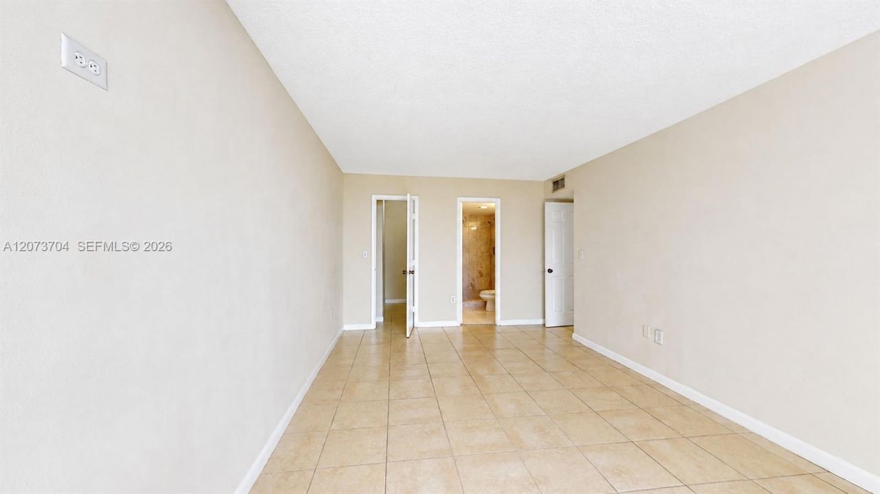 9360 Fontainebleau Blvd, Unit 510, Miami, FL 33172 Photo